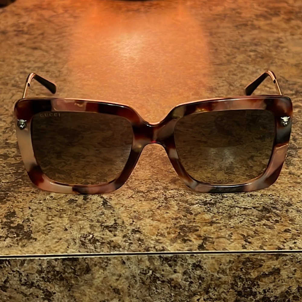 GUCCI GORGEOUS Pink & shades of chocolate brown Sunglasses. No scratches